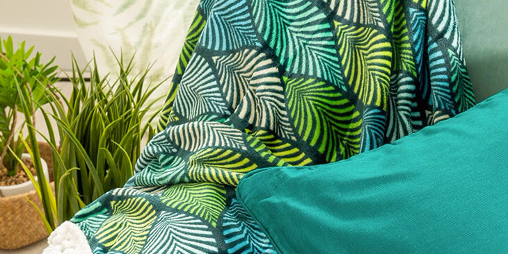 Plaid con fantasie foglie tropicali