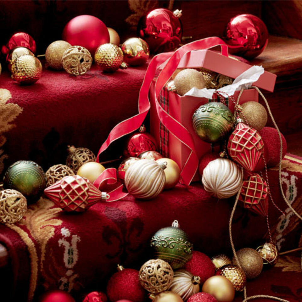 bolas de Navidad oro y marrón