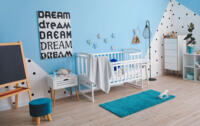 habitación azul de bebé