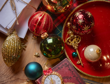 boules de noel rouges et or avec une cl� dor�e