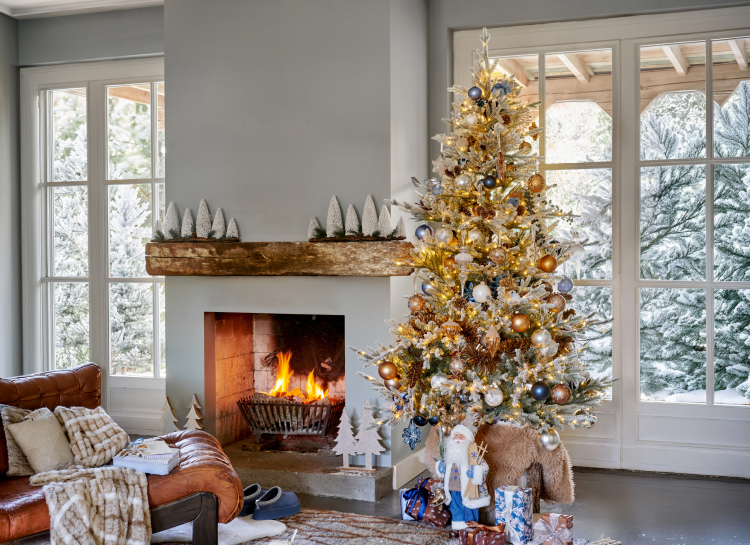 gro�er Weihnachtsbaum, in Blau und Gold geschm�ckt