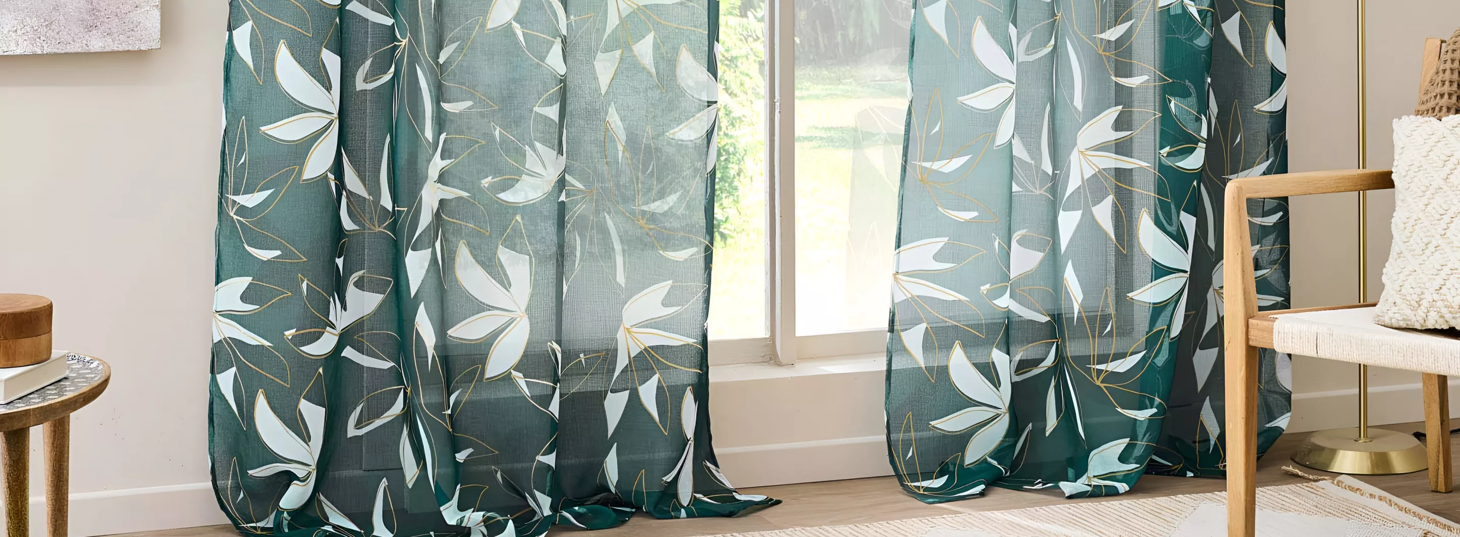 cortinas con motivos vegetales verdes