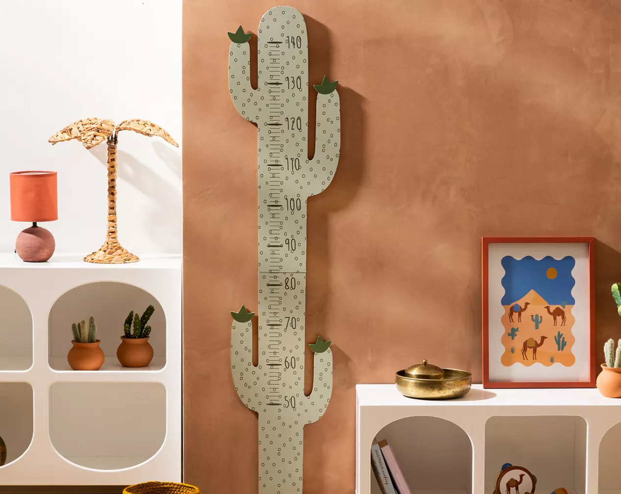 toise murale enfant en bois en forme de cactus