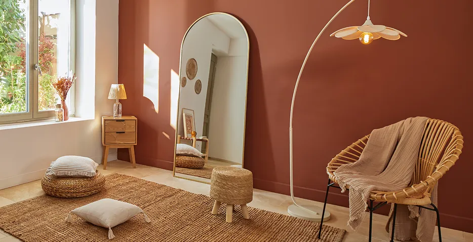 grand miroir en métal et lampadaire pétale blanc
