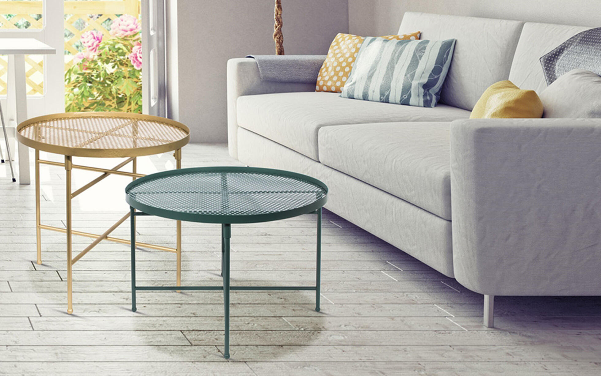 salón con sofá gris y mesa de centro coloreada