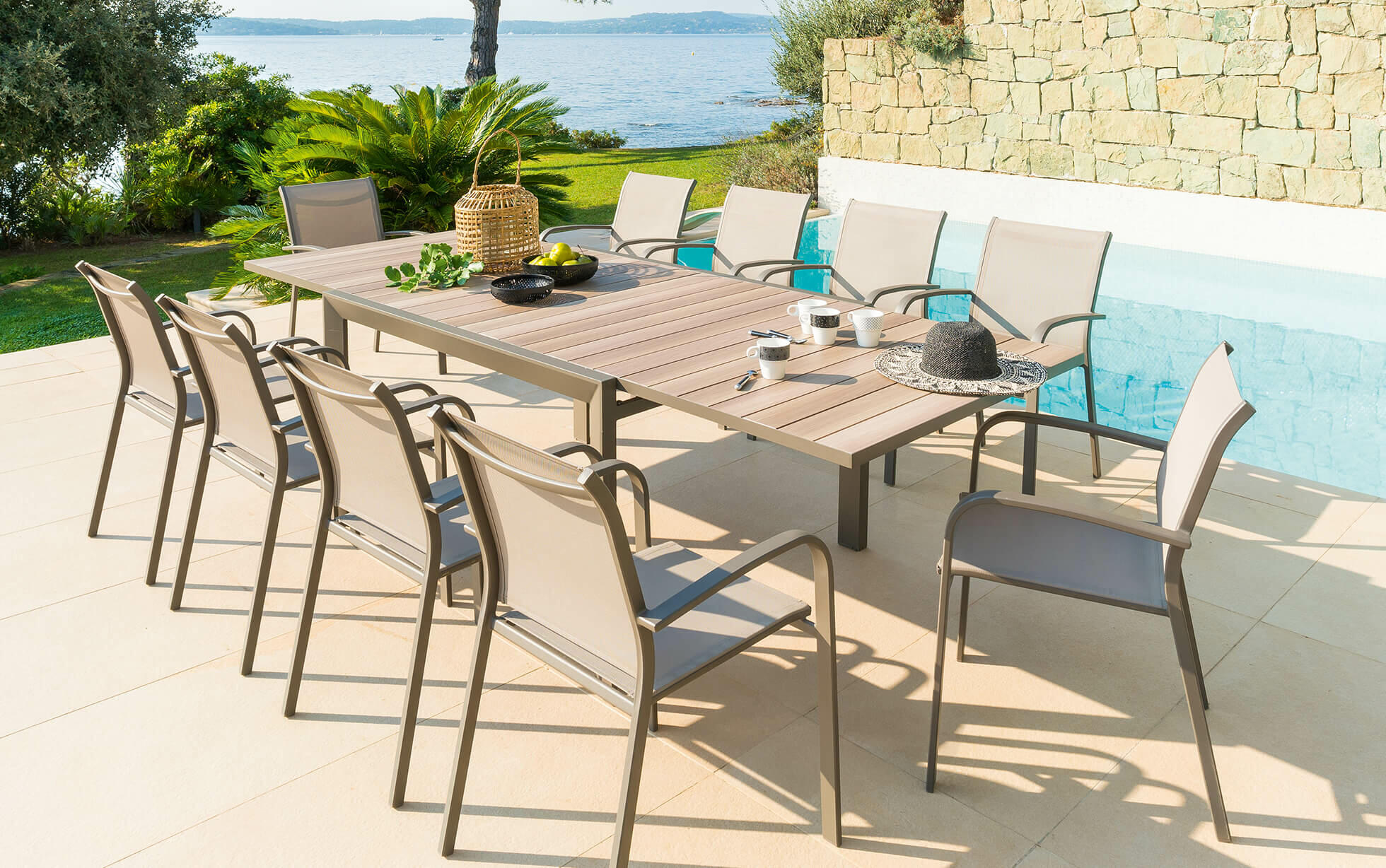 table et chaises de jardin en aluminium
