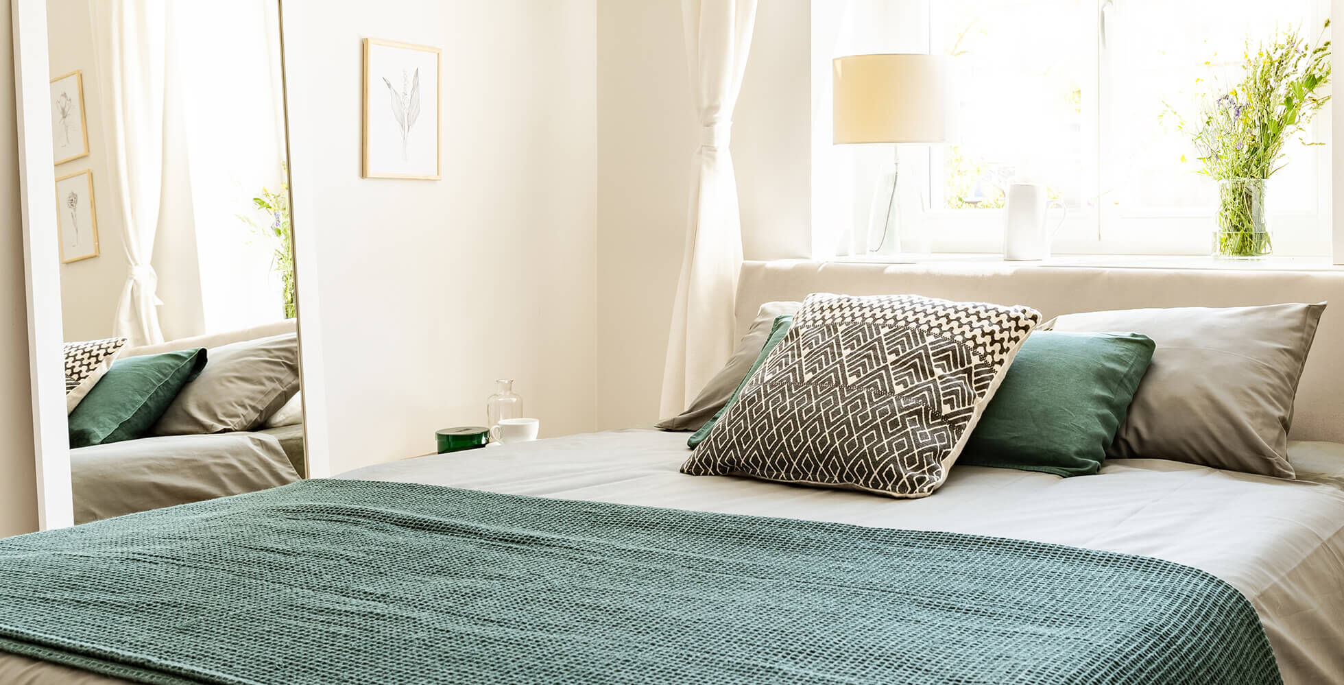 petite chambre avec miroir