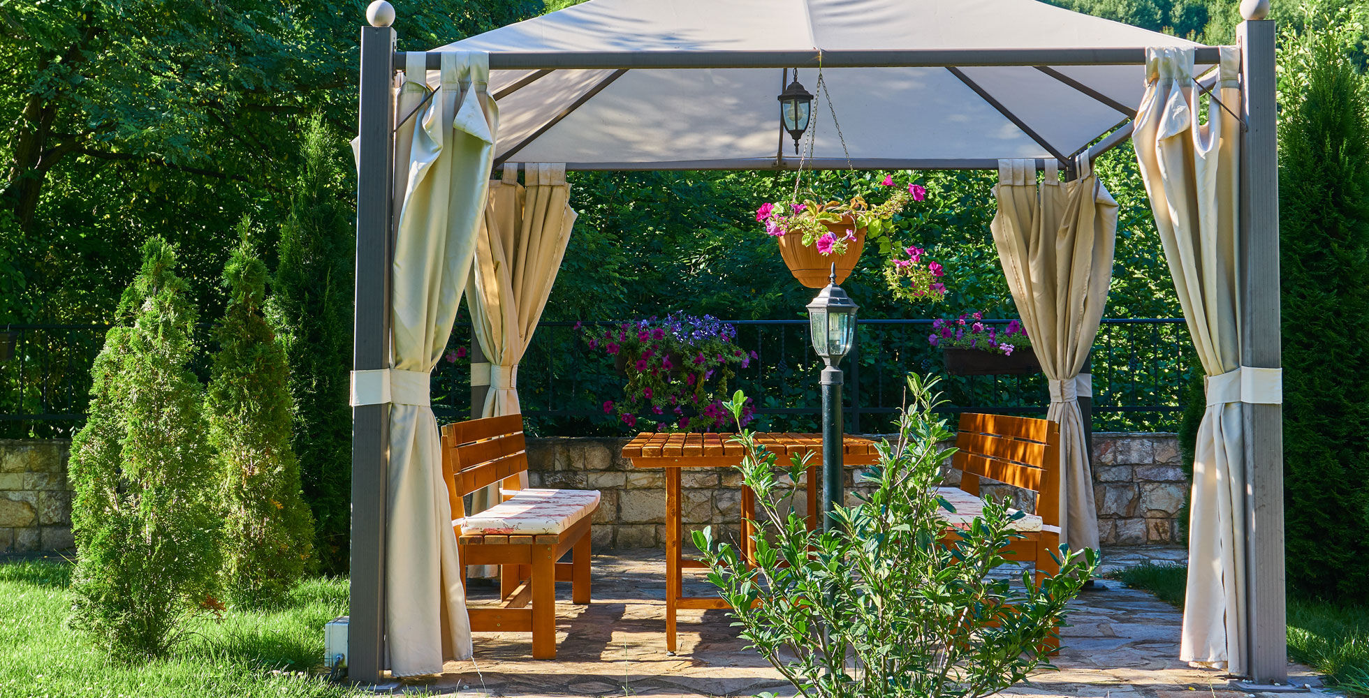 zona pranzo nel giardino
