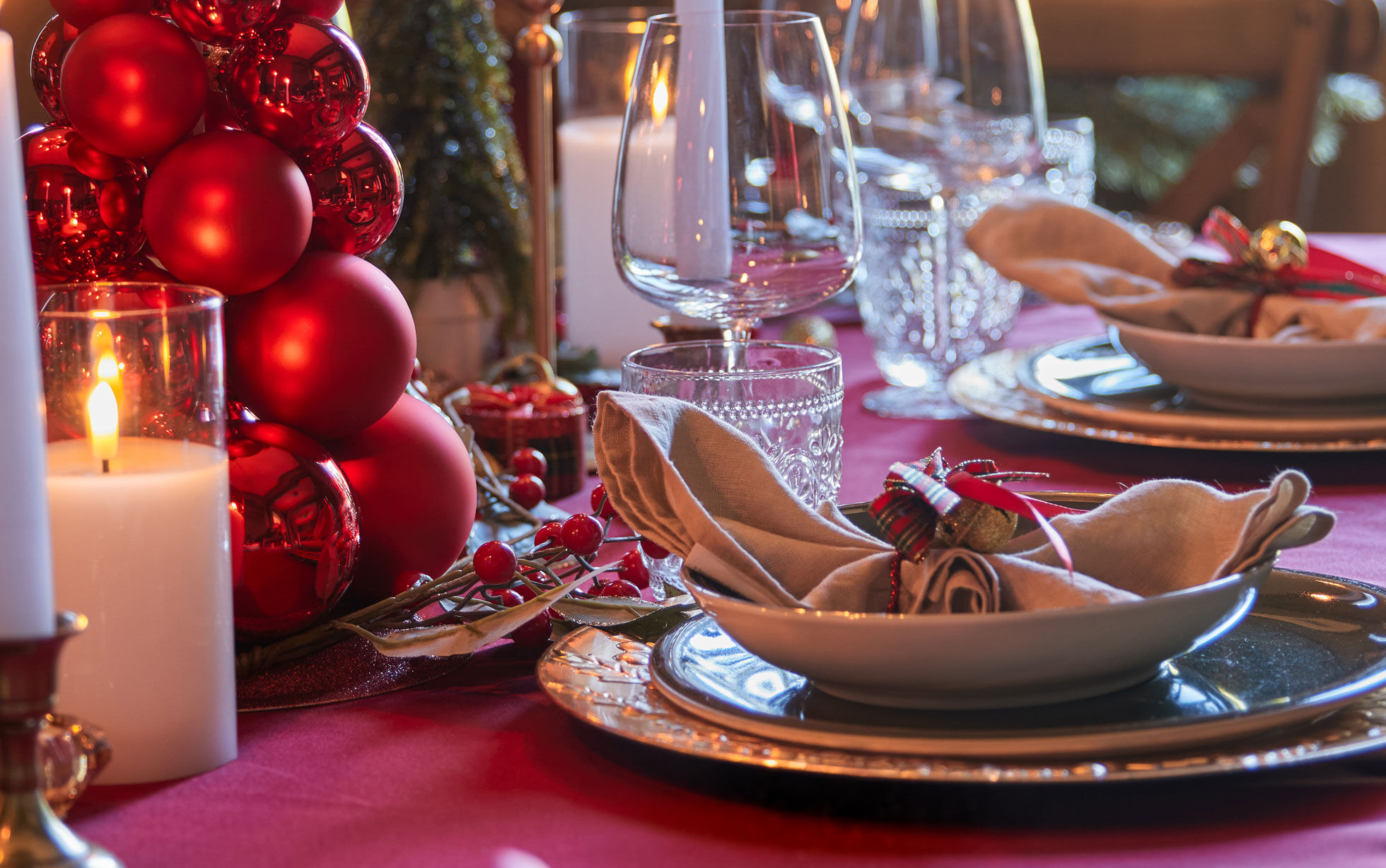 Weihnachtstisch im traditionellen Stil
