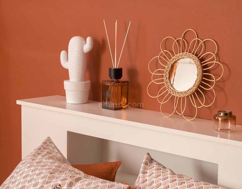 camero con parete terracotta