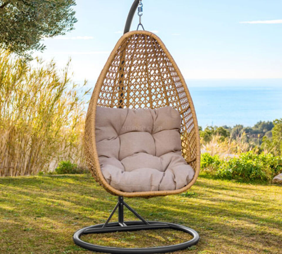 poltrona sospesa in polyrattan stile vintage
