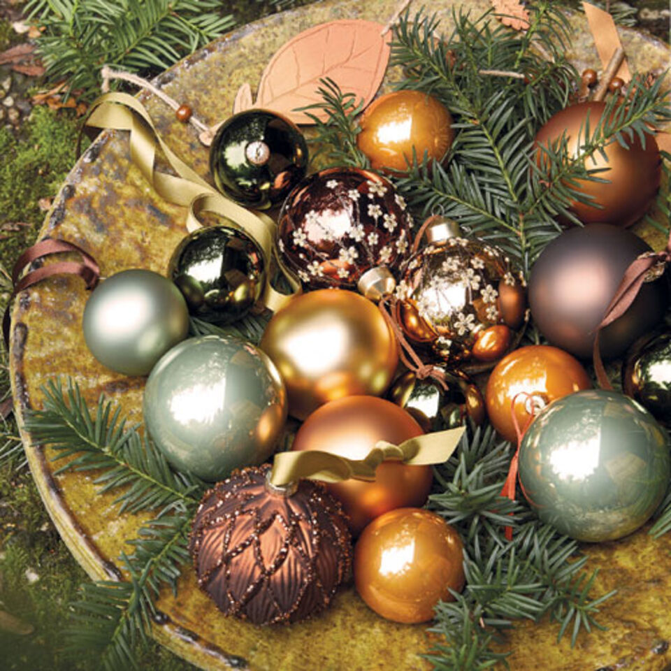 palline di Natale giallo senape e rosso scuro