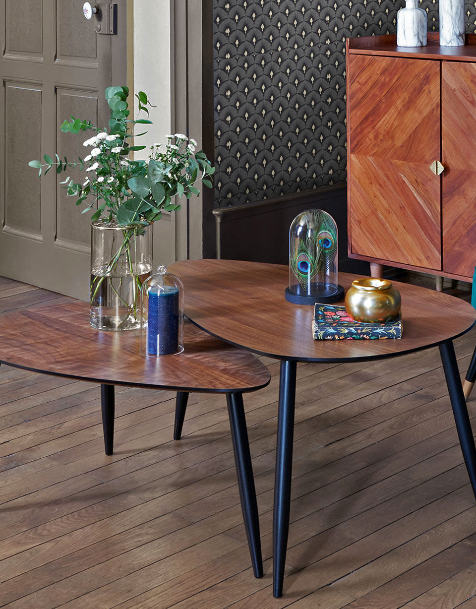 table en bois foncé