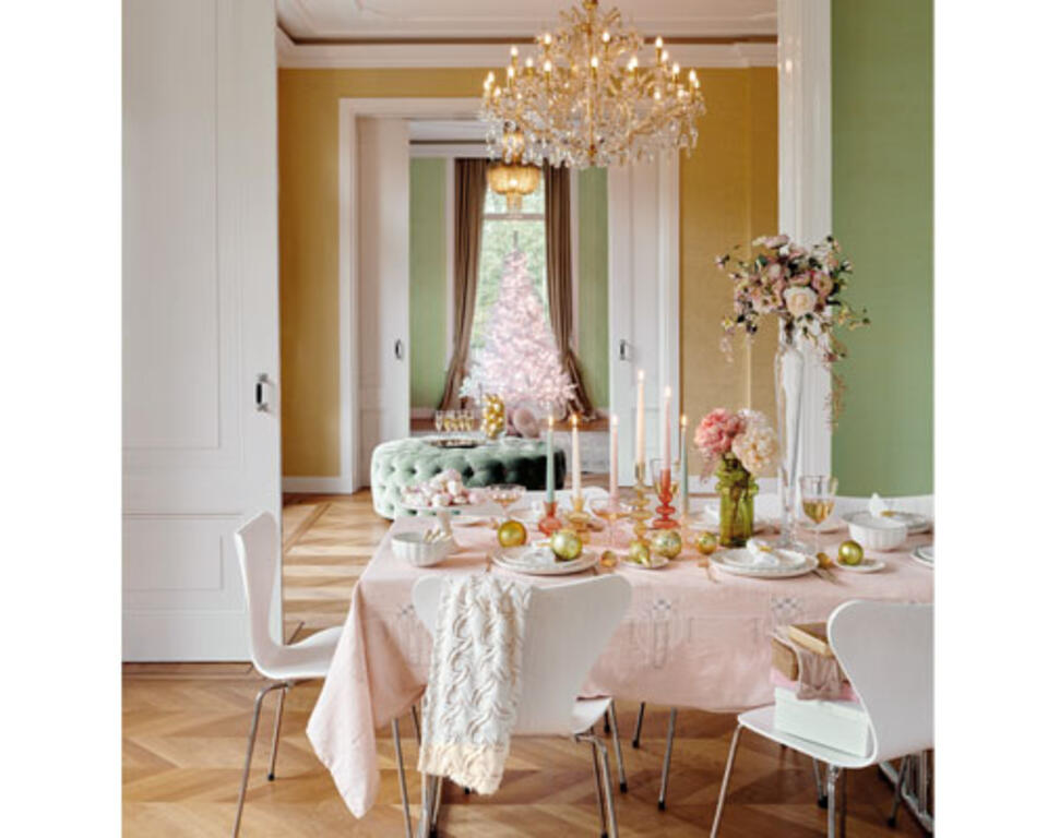 mesa navideña de estilo romántico