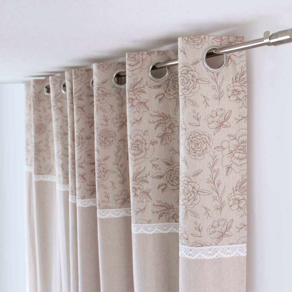 Rideau campagne chic avec motifs floraux