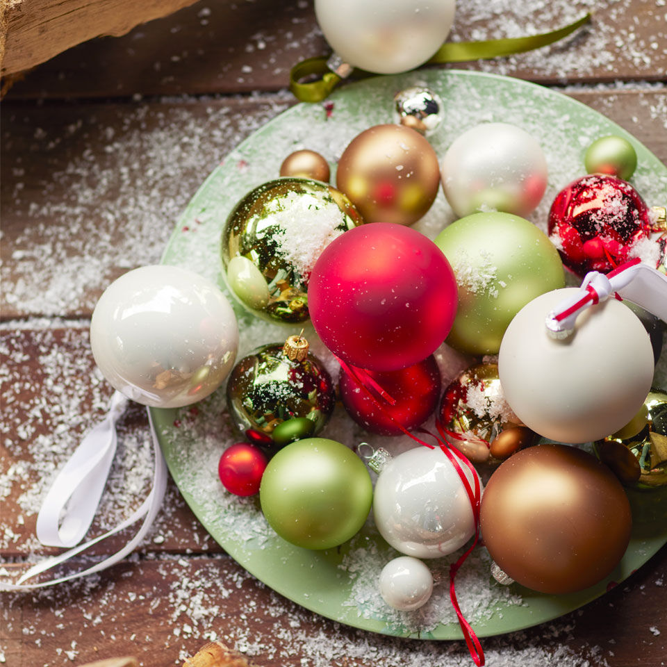 boules de noel rouges et vertes