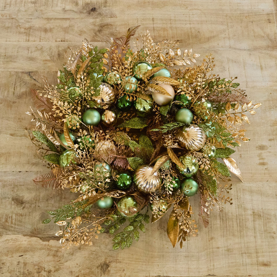 Weihnachtskranz Blätter, Kugeln aus Kupfer und Gold
