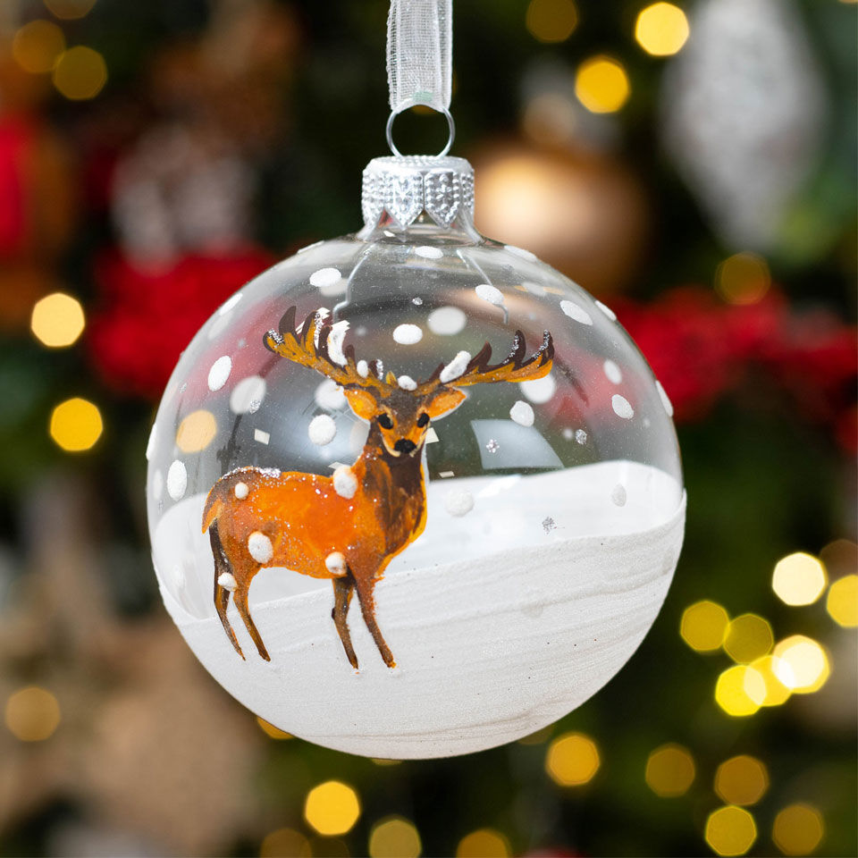 boule de noël en verre décor peint motif cerf