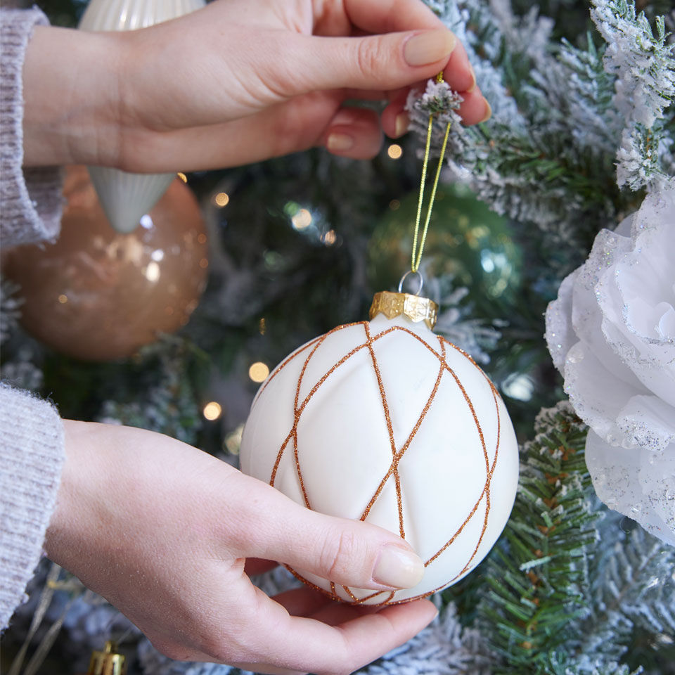 boule de noël en verre blanc laine