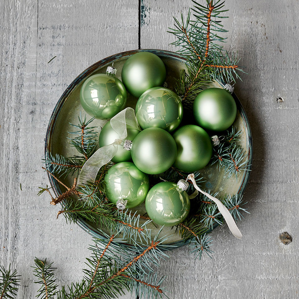 boules de noël en verre vertes