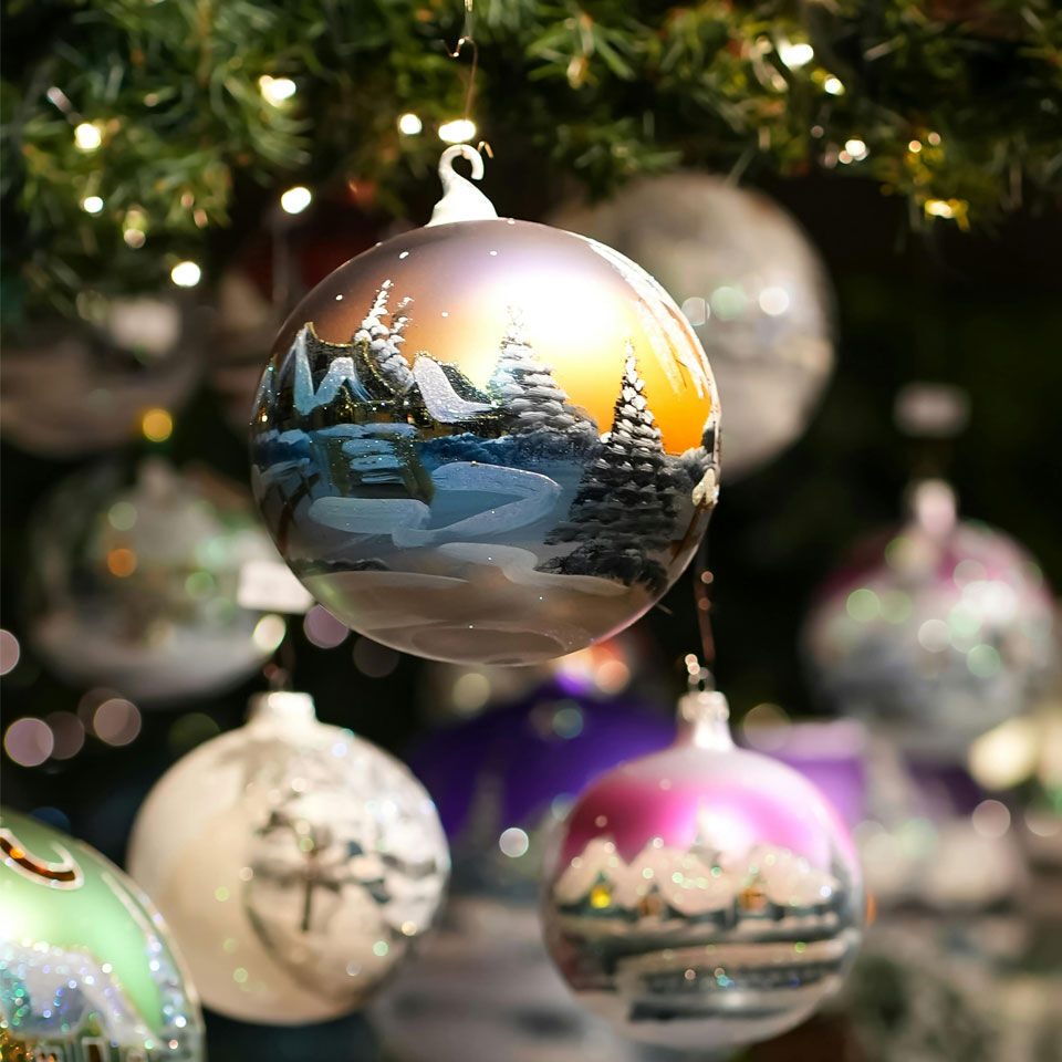 boule de noël paysage peint