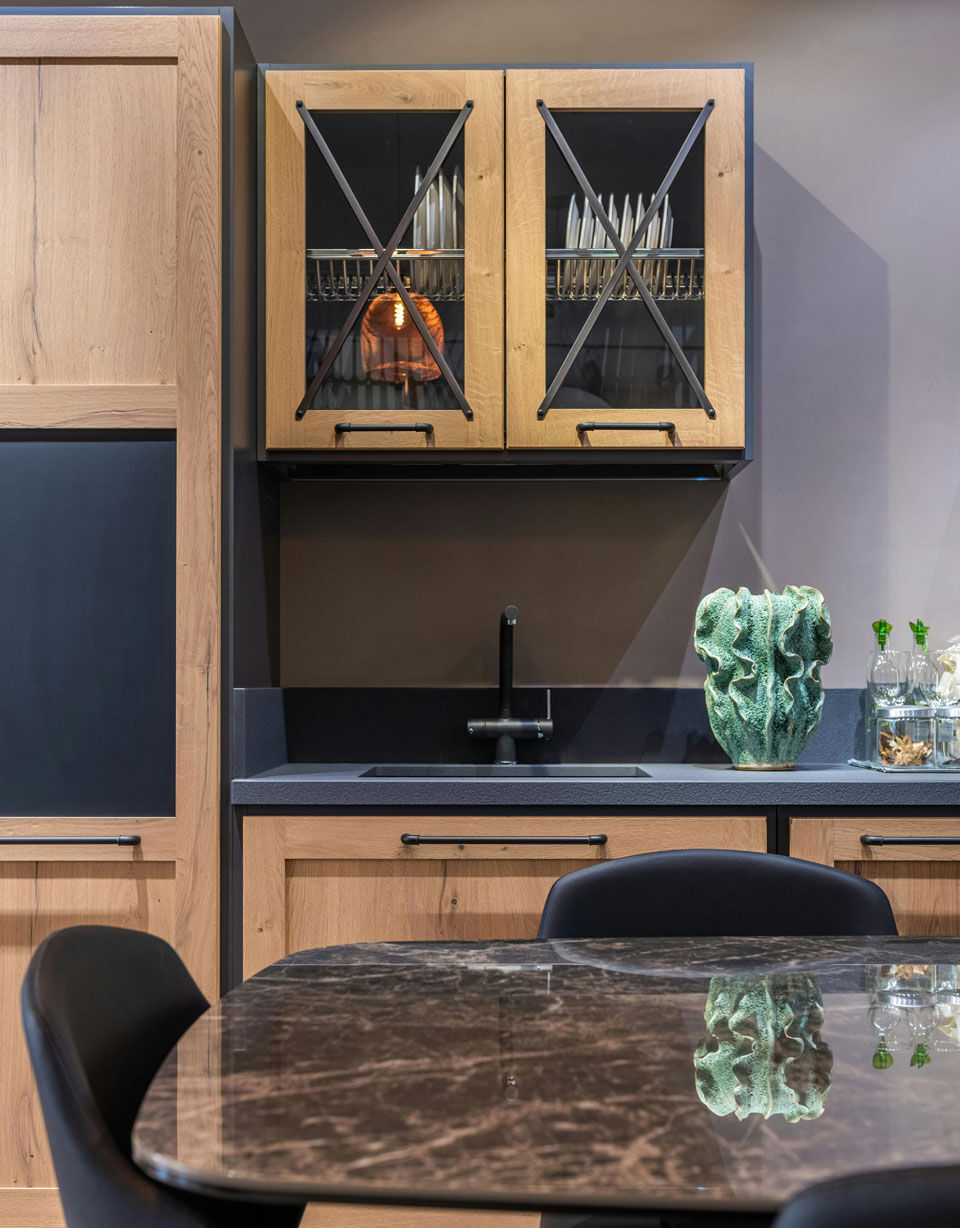 Cocina en madera clara y negro