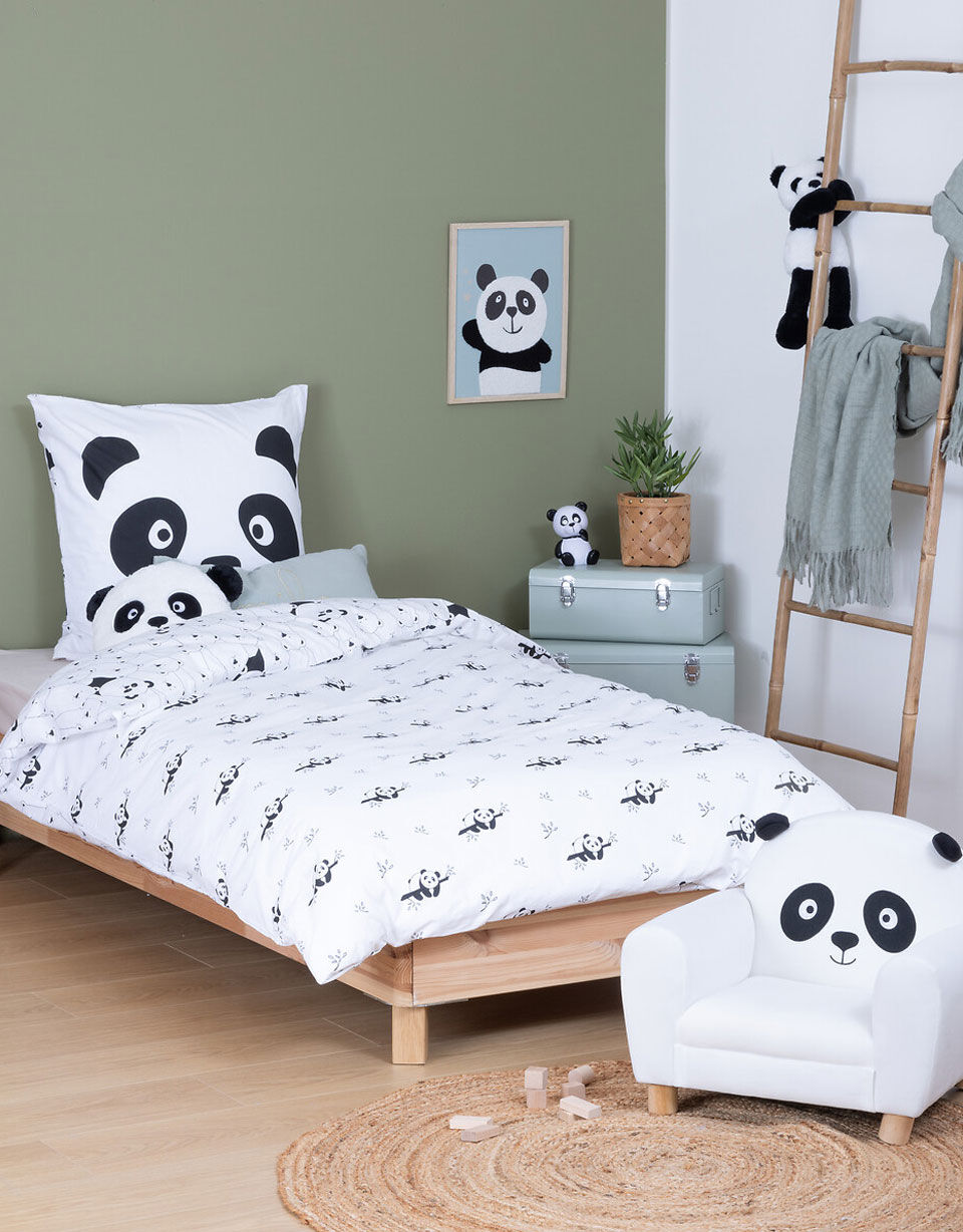 Dormitorio infantil con temática de panda