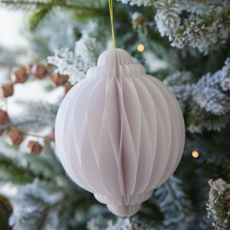 Esfera de papel blanca para colgar