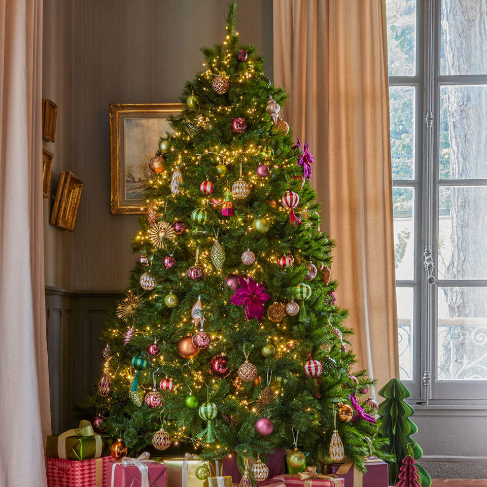 Albero di Natale con decorazioni vintage