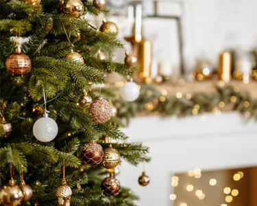 Sapin Noël décoration art marron coussin lumière