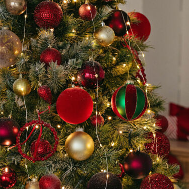 Wie viele Weihnachtsbaumkugeln für einen Weihnachtsbaum
