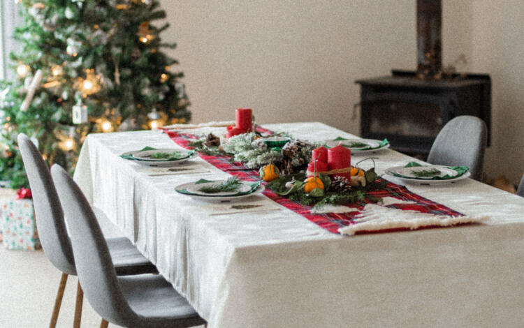 Chemin de table de Noël : 10 accessoires pour le réussir - Marie Claire