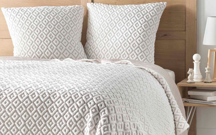 Doppelter Komfort: Die perfekte Tagesdecke für das Doppelbett