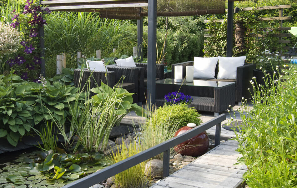 Bepflanzte Terrasse mit Zen Stimmung