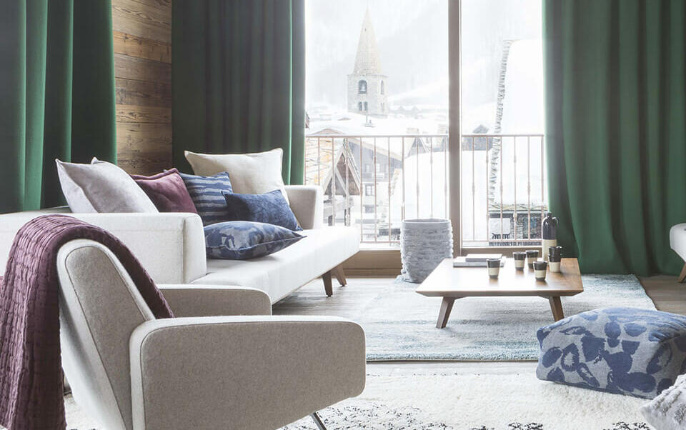 salon moderne avec tapis berbère