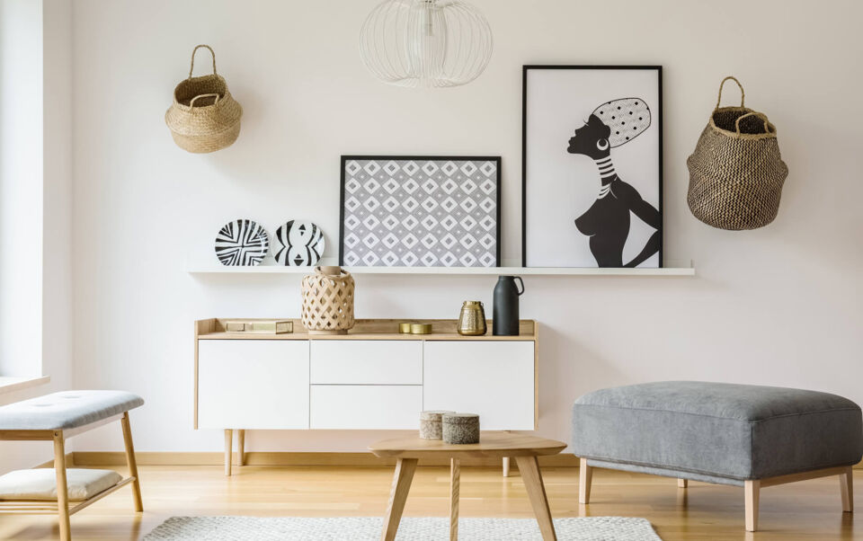 decorazione su pareti bianche