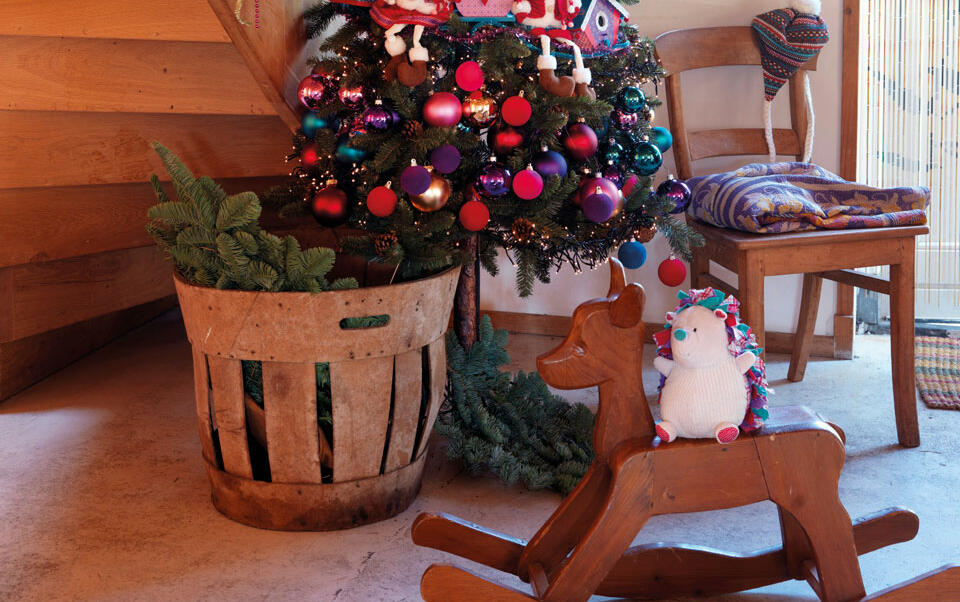 idea naturale per decorare la base dell'albero di Natale