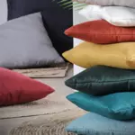 https://cdn1.eminza.com/uploads/cache/legacy_product_150_standard/uploads/media/65019ad6e8191/coussin-carre-50-cm-copenhague-gris-perle-2