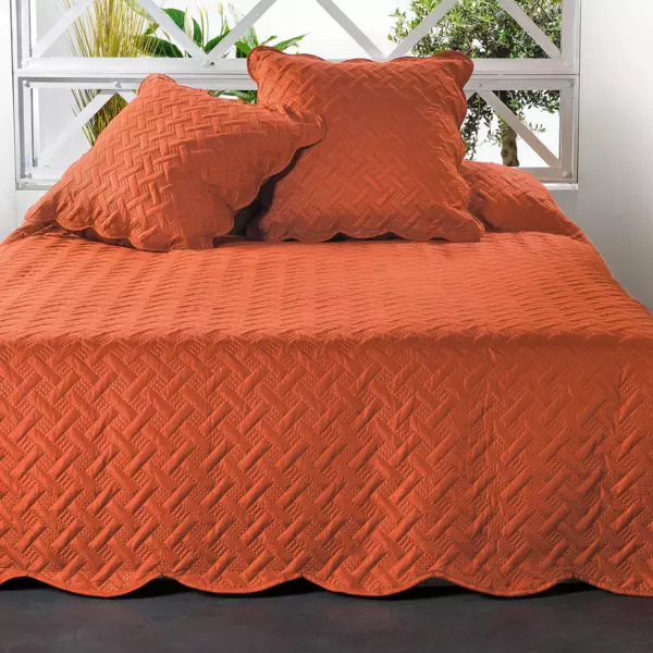 Linder Tagesdecke Terrakotta, 230 X 250 Cm – Mit Geometrischer Steppung Und Gewellten Rändern