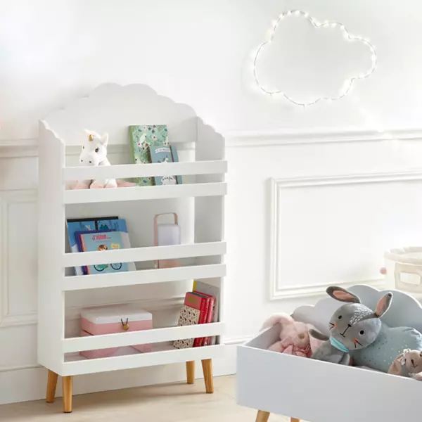 https://cdn1.eminza.com/uploads/cache/legacy_product_600_standard/uploads/media/64f726c3c7e5c/boekenkast-wolk-wit-2