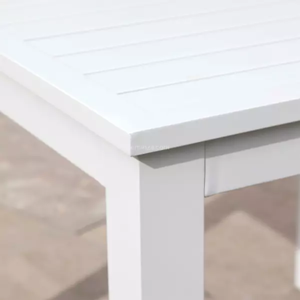 https://cdn1.eminza.com/uploads/cache/legacy_product_600_standard/uploads/media/64fbb3929b960/table-de-jardin-4-places-aluminium-murano-89-x-89-cm-blanche-3