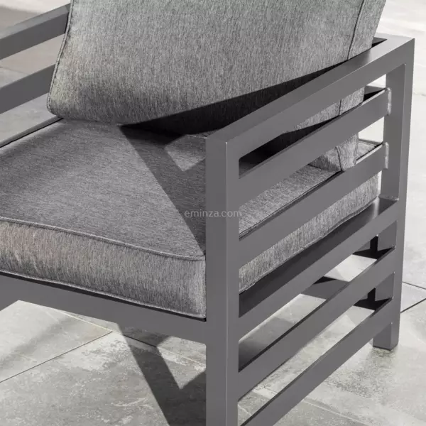 https://cdn1.eminza.com/uploads/cache/legacy_product_600_standard/uploads/media/64fbb778bf568/conjunto-de-jardin-marbella-gris-antracita-5-plazas-4