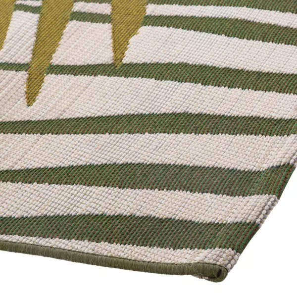 https://cdn1.eminza.com/uploads/cache/legacy_product_600_standard/uploads/media/64fe164873d38/tapis-150-cm-tropic-vert-5
