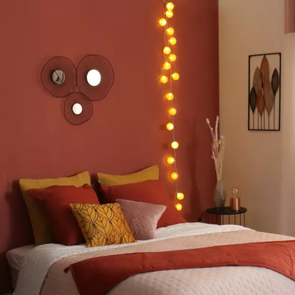 https://cdn1.eminza.com/uploads/cache/legacy_product_600_standard/uploads/media/64fe36155fe4c/guirnalda-luminosa-bobina-amarilla-mostaza-20-bolas-2