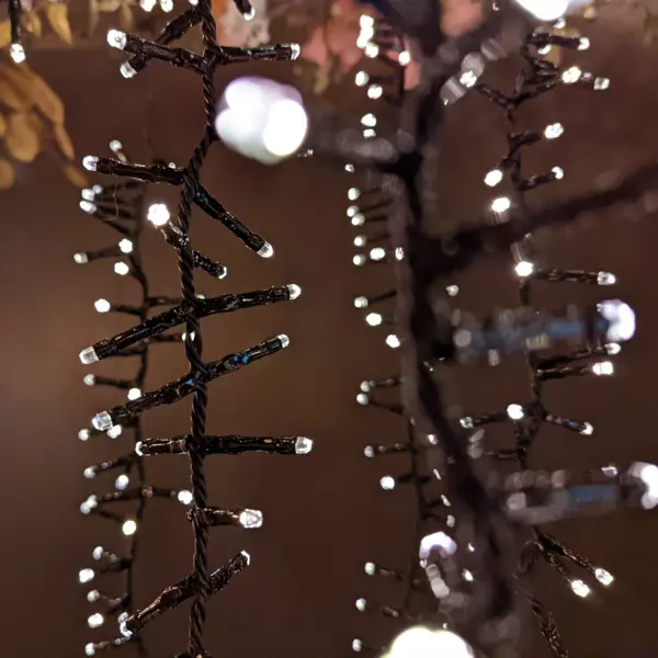 Cascade lumineuse à piles 2 m 512 LED câble noir Durawise Blanc froid