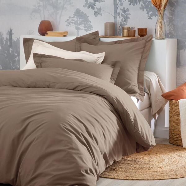 https://cdn1.eminza.com/uploads/cache/legacy_product_600_standard/uploads/media/650091cce1c9e/housse-de-couette-percale-de-coton-260-cm-cali-cappuccino-2