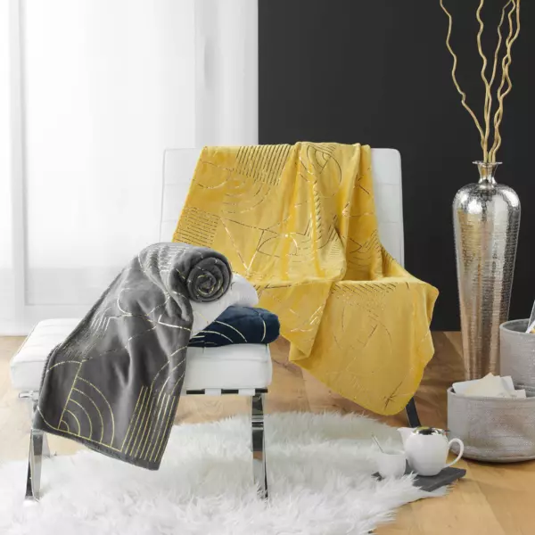 https://cdn1.eminza.com/uploads/cache/legacy_product_600_standard/uploads/media/65019c9e9fdb4/plaid-suave-150-cm-lineor-amarillo-2