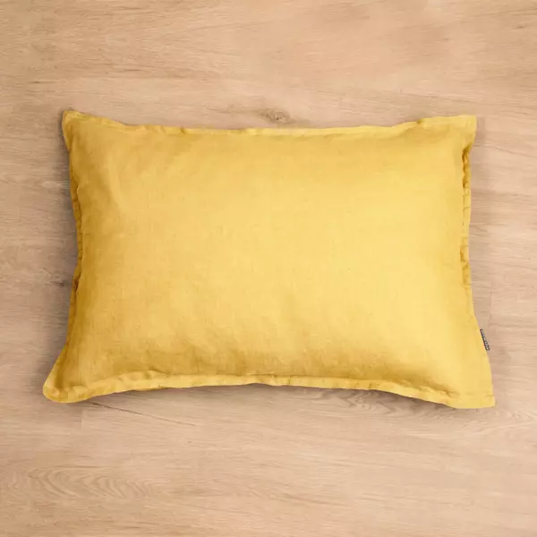 Rektangulrt pudebetrk i vasket linned (50 x 70 cm) Louise Sennepsgul