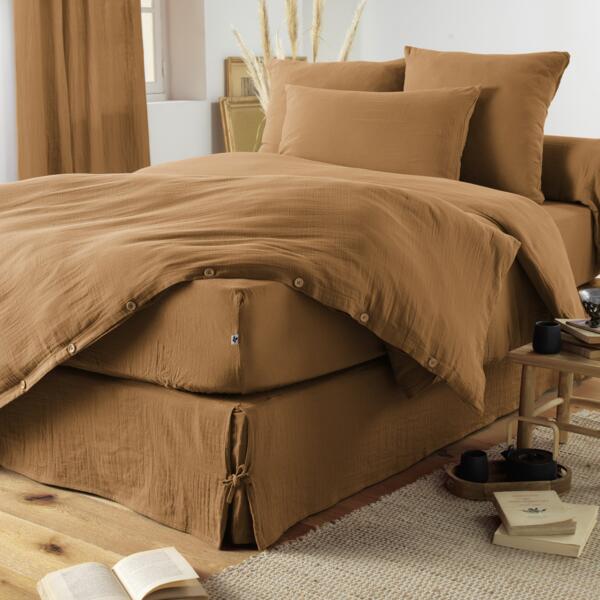 https://cdn1.eminza.com/uploads/cache/legacy_product_600_standard/uploads/media/650d72ebbea81/funda-para-almohada-rectangular-en-gasa-de-algodon-l70-cm-gaia-camel-3