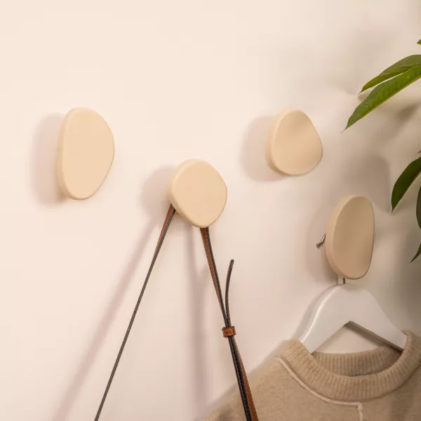 St med 4 vgkroge i tr (H10 cm) Karen Elfenben